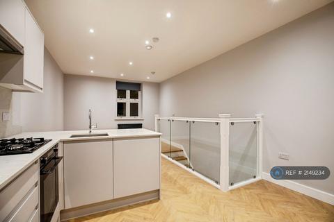 2 bedroom flat to rent, Limes Grove, London, SE13