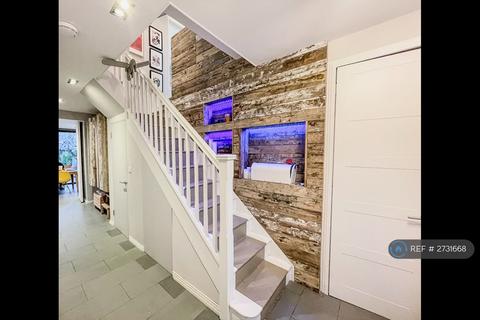 5 bedroom semi-detached house to rent, St. Clair Drive, London, KT4