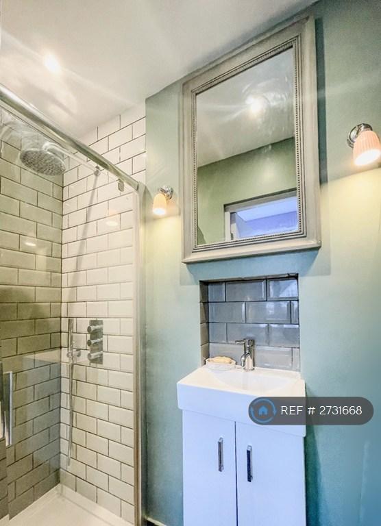 Ensuite (Bedroom 01)
