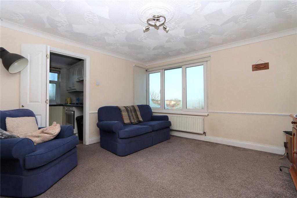 82 Gibbs Couurt Lounge T202512211520.jpg