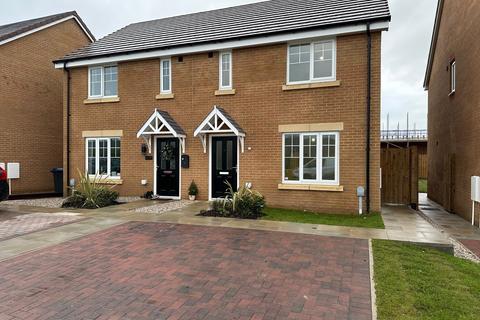 3 bedroom semi-detached house to rent, Monarch Avenue, Bamber Bridge, PR5