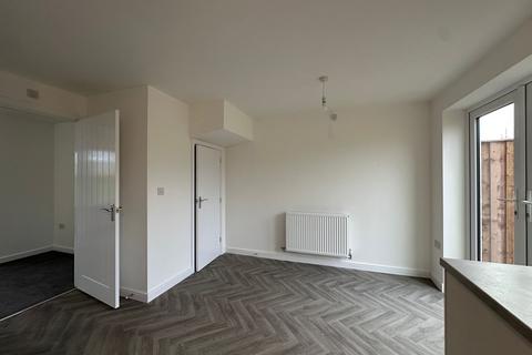 3 bedroom semi-detached house to rent, Monarch Avenue, Bamber Bridge, PR5