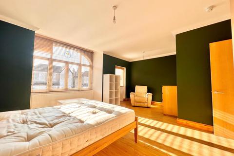 2 bedroom apartment to rent, 52 Stanthorpe Road, London SW16