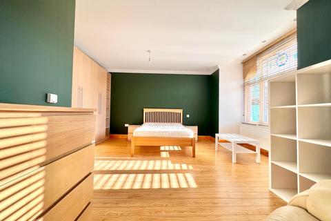 2 bedroom apartment to rent, 52 Stanthorpe Road, London SW16
