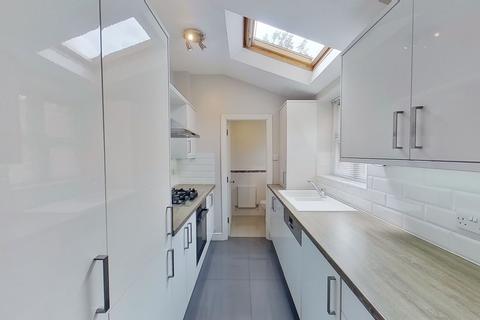 6 bedroom house to rent, Balfour Road, Nottingham NG7