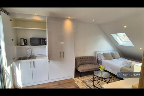Studio to rent, Sparkbridge Road, Harrow, HA1