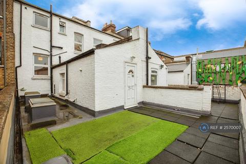 2 bedroom flat to rent, Off Bridge Road, London Sw19 1Sb, SW19