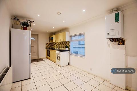 2 bedroom flat to rent, Off Bridge Road, London Sw19 1Sb, SW19