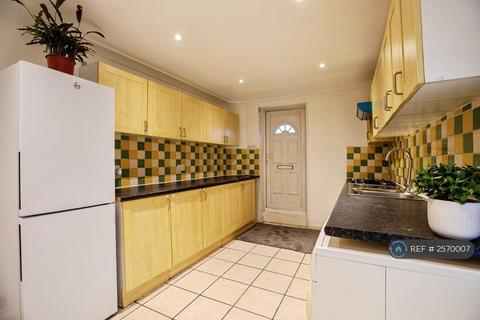 2 bedroom flat to rent, Off Bridge Road, London Sw19 1Sb, SW19