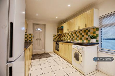 2 bedroom flat to rent, Off Bridge Road, London Sw19 1Sb, SW19
