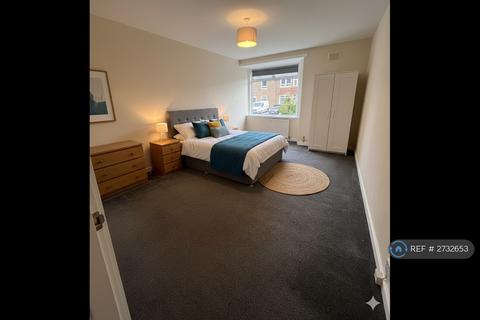 2 bedroom flat to rent, Corstorphine, Edinburgh, EH12