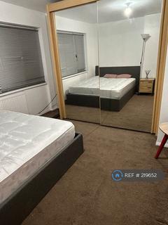 1 bedroom in a house share to rent, Blackwell Drive, Watford, WD19