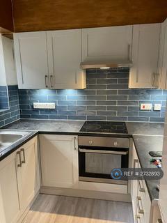 2 bedroom flat to rent, High Street, Crayford, DA1