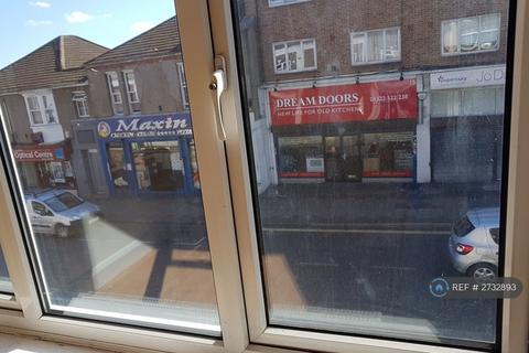 2 bedroom flat to rent, High Street, Crayford, DA1