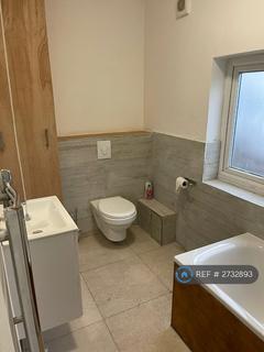 2 bedroom flat to rent, High Street, Crayford, DA1