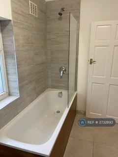 2 bedroom flat to rent, High Street, Crayford, DA1