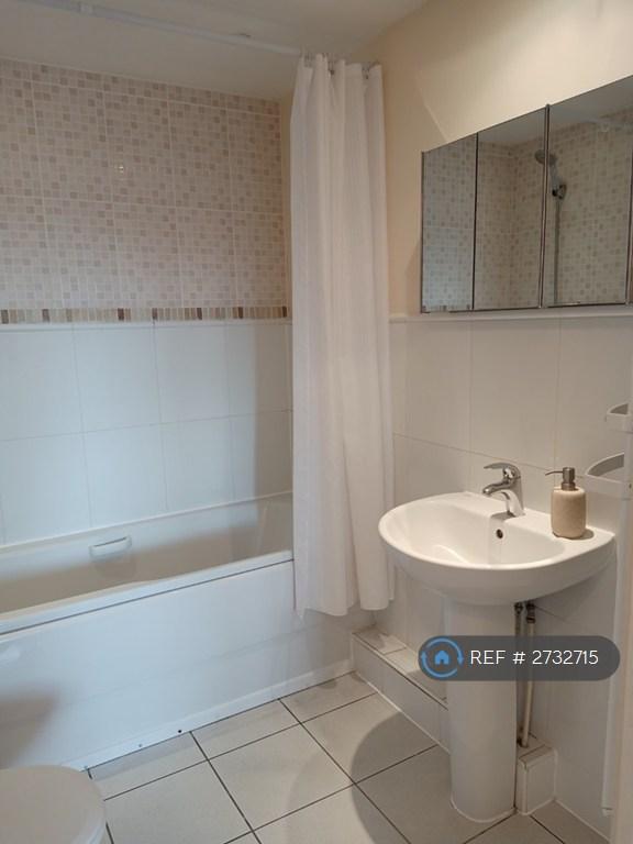 Family Bathroom 2