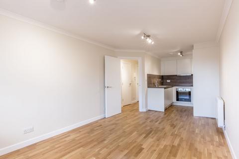 2 bedroom flat to rent, Fairoak Grove, Rotherfield Road