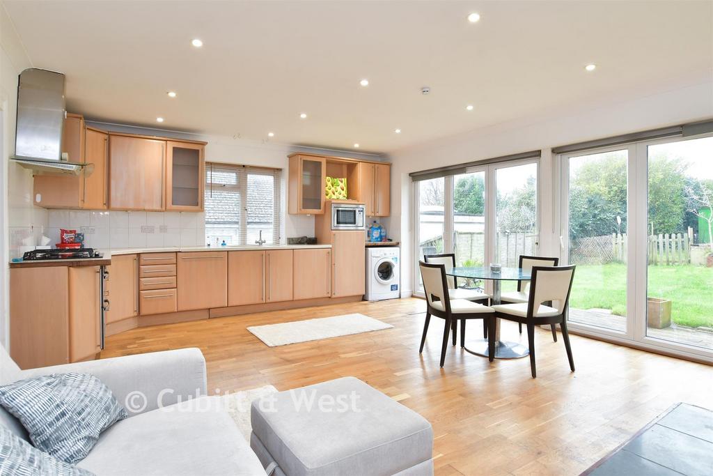 Lounge/ Kitchen