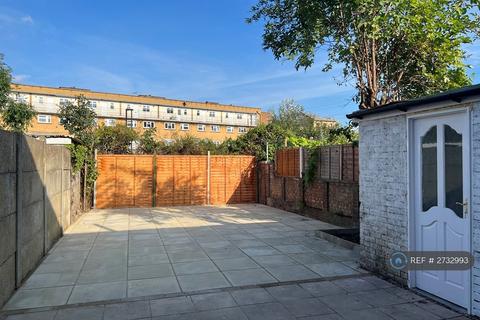 4 bedroom terraced house to rent, Murray Square, London, E16