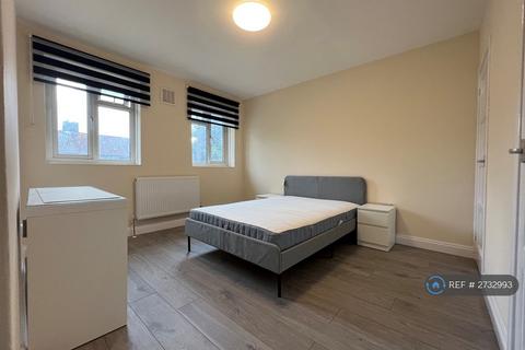 4 bedroom terraced house to rent, Murray Square, London, E16