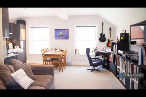 1 bedroom flat to rent, Upper High Street, Epsom, KT17
