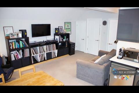 1 bedroom flat to rent, Upper High Street, Epsom, KT17