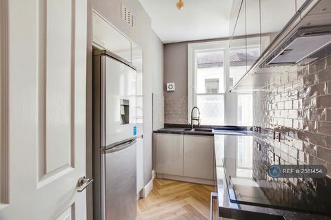 2 bedroom flat to rent, Chichele Mansions, London, NW2