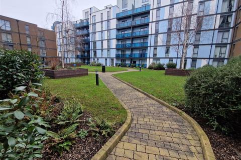 2 bedroom flat to rent, Salk Close, London