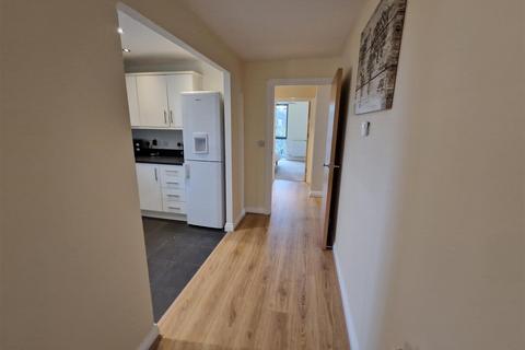 2 bedroom flat to rent, Salk Close, London