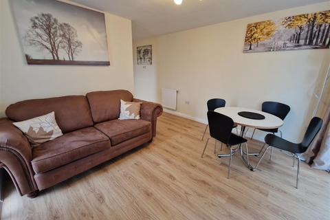 2 bedroom flat to rent, Salk Close, London