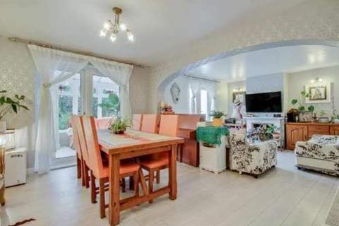 undefined, Willow Avenue,Denham
