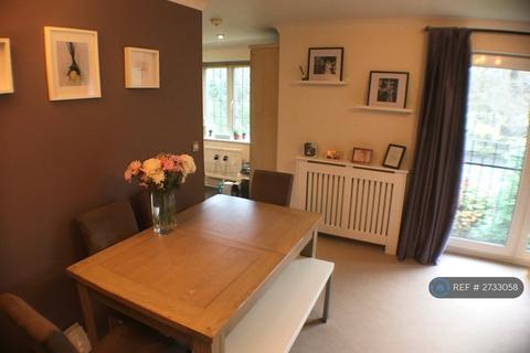2 bedroom flat to rent, Fielden Court, Manchester, M21