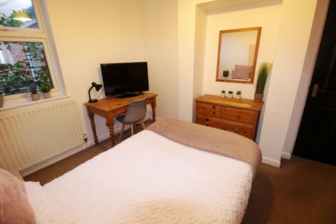 undefined, Flat 4, 23 The Avenue, Lincoln, Lincolnshire, LN1 1PD