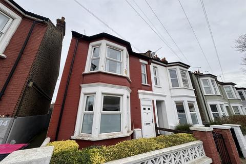 3 bedroom terraced house to rent, Tunbridge Road, Southend on Sea