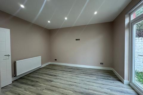 3 bedroom terraced house to rent, Portman Road, Liverpool, L15