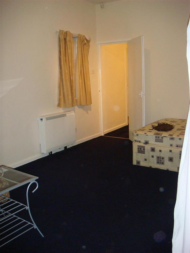 F3, 27 Ellesmere Road 009.jpg