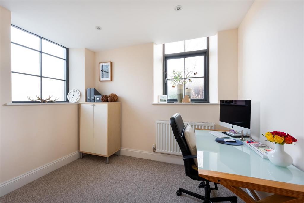 Study / Bedroom 4