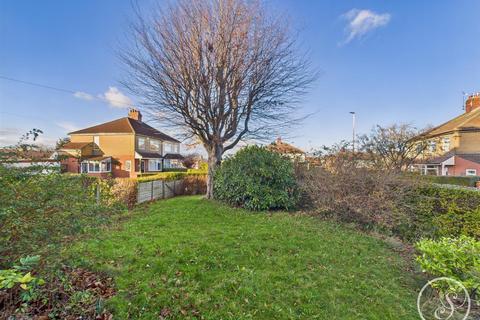 3 bedroom semi-detached house for sale, Oak Road, Leeds