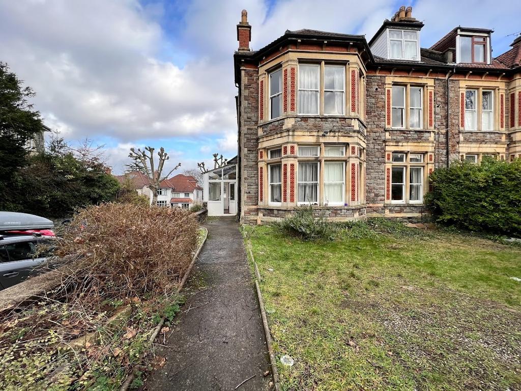Charming period semi with bay windows, small fr...