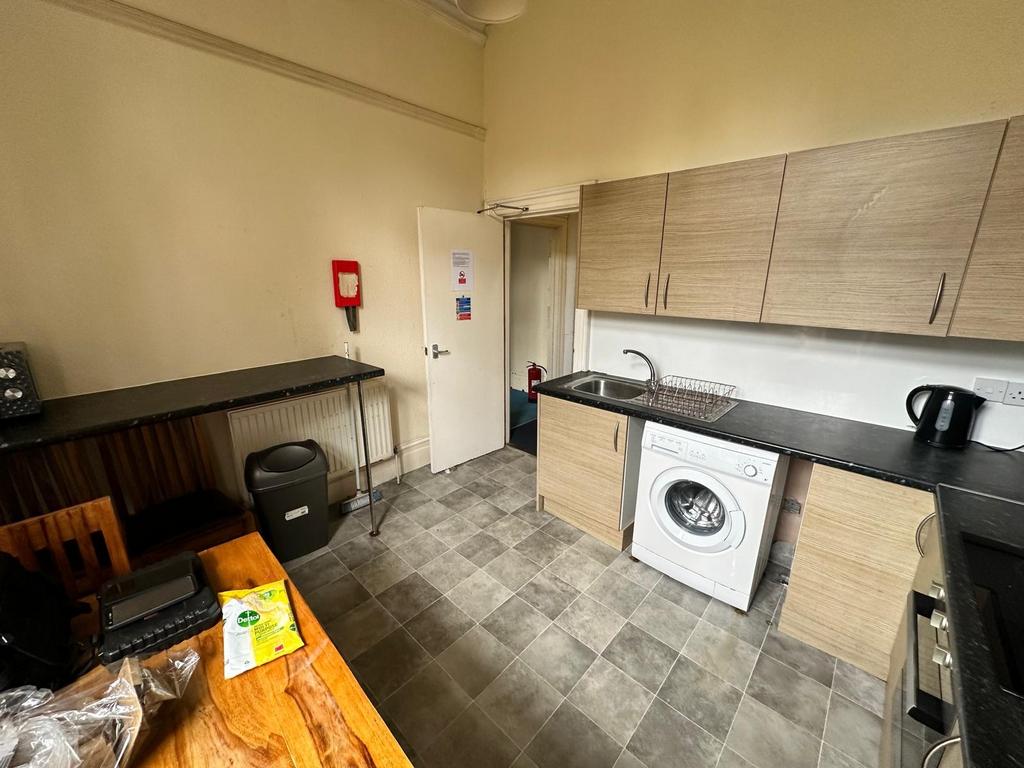 Bright fitted kitchen with laminate worktops, i...