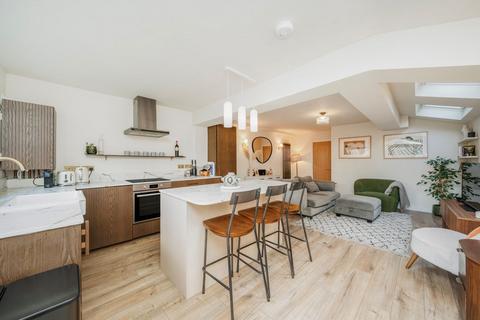2 bedroom flat for sale, Purves Road, London NW10