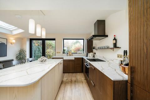 2 bedroom flat for sale, Purves Road, London NW10