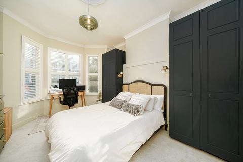 2 bedroom flat for sale, Purves Road, London NW10