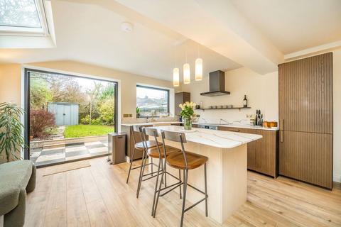 2 bedroom flat for sale, Purves Road, London NW10