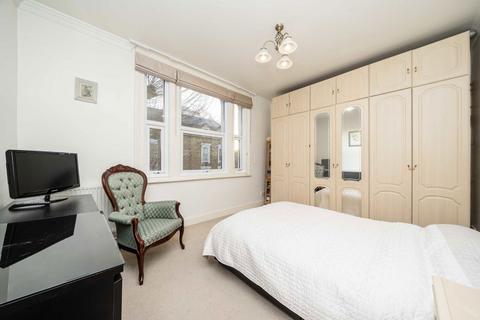 2 bedroom flat for sale, Elliott Road, London W4