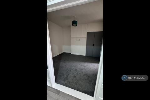4 bedroom terraced house to rent, Grosvenor Road, London, E10