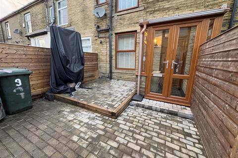 undefined, Wellington Street, Queensbury
