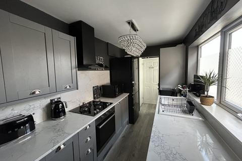 2 bedroom semi-detached house for sale, Guildford Street, Staines-upon-Thames, TW18