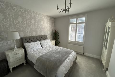 2 bedroom semi-detached house for sale, Guildford Street, Staines-upon-Thames, TW18